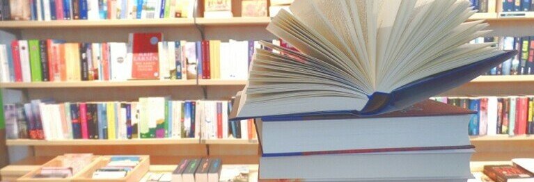 Wir freuen uns, Sie in der Buchhandlung zu begrüßen!
Gerne beraten wir Sie aber auch telefonisch oder per E-Mail:
Tel.: 06142 834 88 60
E-Mail: info@kapitel43.de
Öffnungszeiten:
Mo - Fr: 9 - 18.30 Uhr
Sa: 9 - 13 Uhr
In unserem Onlineshop sind wir rund um die Uhr für Sie da.