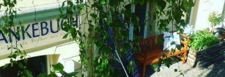 Feste unter Rosen! Am 17. Mai ab 14 h feiern wir unser ASTRID LINDGREN FEST. Natürlich gibt es auch wieder am 21. Juni  14 h das MITTSOMMERFEST. Am 18. Juli feiern wir ab 15 h zusammen mit dem Stadtteilzentrum Pankow das MUMINSFEST.