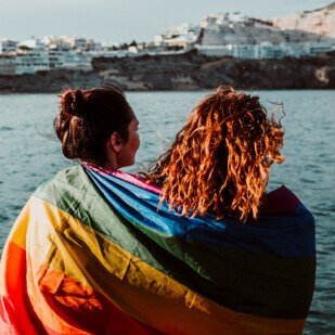 Juni 2021 - Gro&szlig;artige B&uuml;cher von gro&szlig;artigen LGBTQIA+ Autor:innen